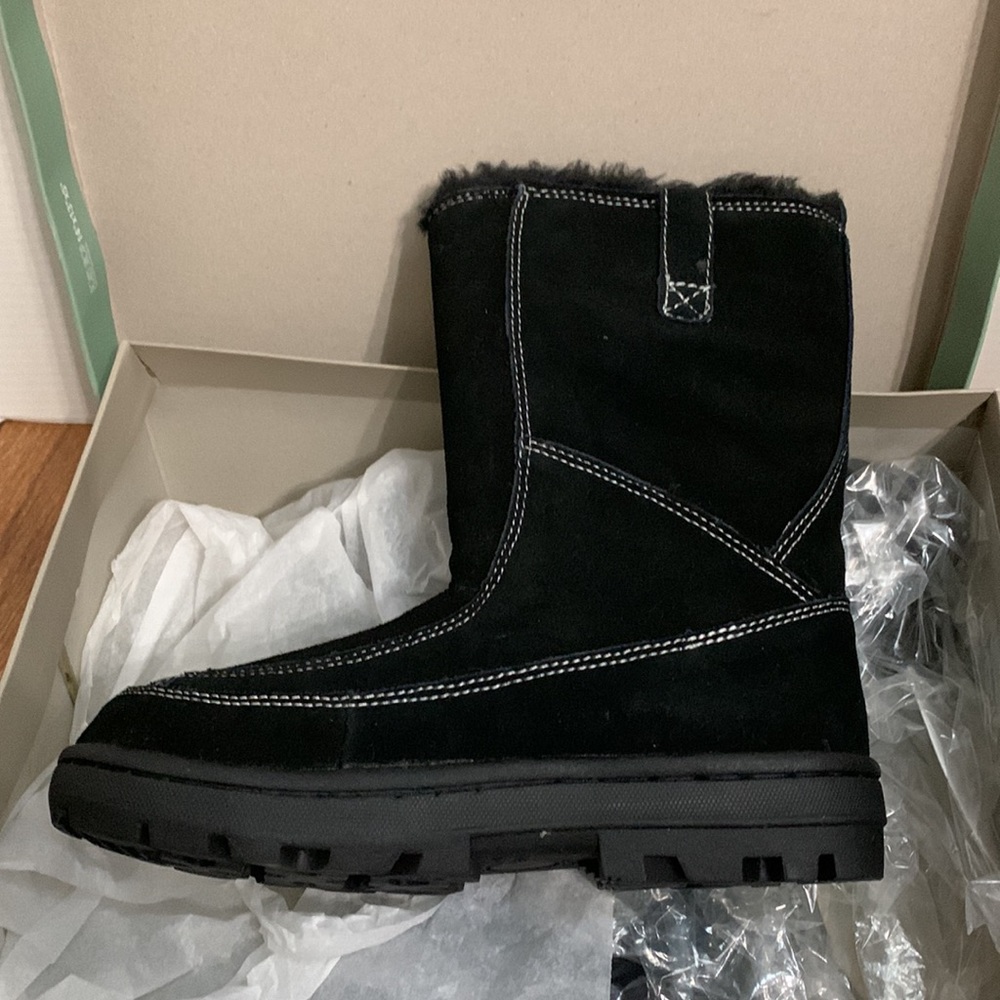 NIB Women's size 8 Sonoma winter boots
